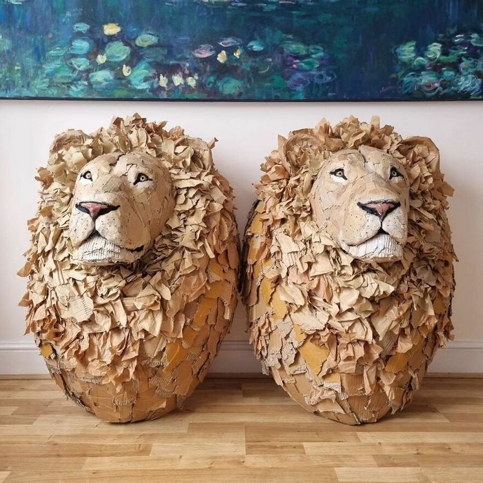 Artista transforma papelão e outros materiais descartados em impressionantes esculturas realistas de animais (22 fotos) 7