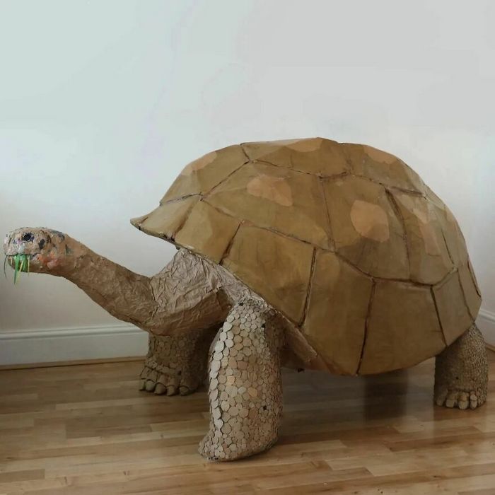 Artista transforma papelão e outros materiais descartados em impressionantes esculturas realistas de animais (22 fotos) 14