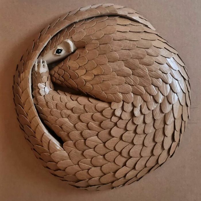 Artista transforma papelão e outros materiais descartados em impressionantes esculturas realistas de animais (22 fotos) 19