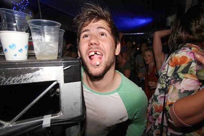 26 vezes em que as pessoas abraçaram o caos da boate e acabaram nessas fotos 26