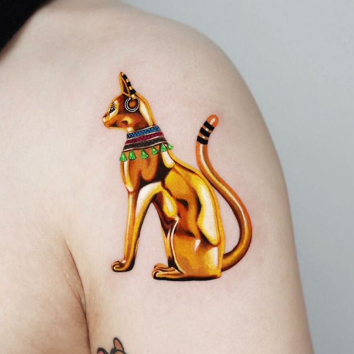 Artista de Manhattan tem uma habilidade incrível de criar tatuagens douradas hiper-realistas (38 fotos) 1