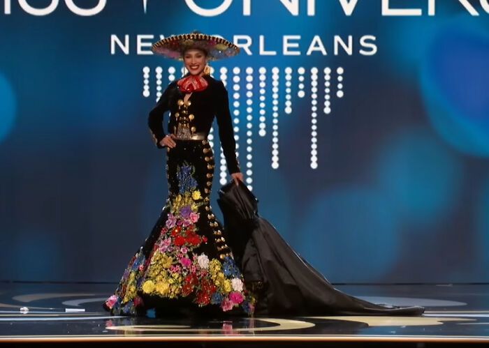 32 concorrentes do Miss Universo vestindo “trajes nacionais” 10