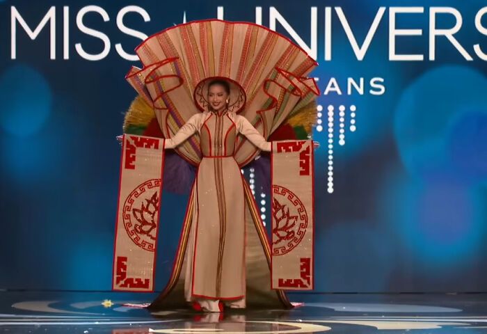 32 concorrentes do Miss Universo vestindo “trajes nacionais” 14