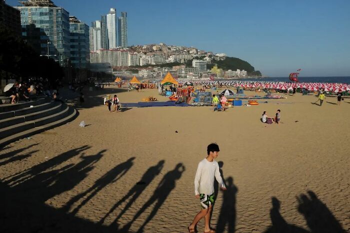 Este fotógrafo belga captura cenas engraçadas e extraordinárias da vida cotidiana (30 fotos) 10