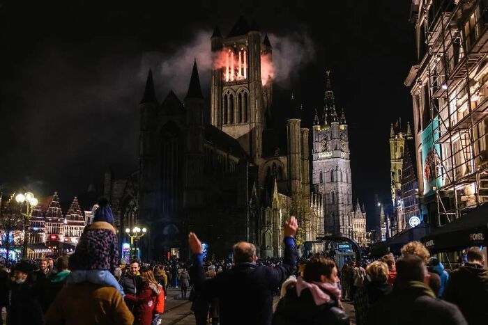 Este fotógrafo belga captura cenas engraçadas e extraordinárias da vida cotidiana (30 fotos) 17