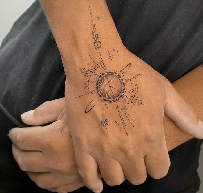 42 tatuagens geométricas que têm tudo a ver com formas e criatividade 15