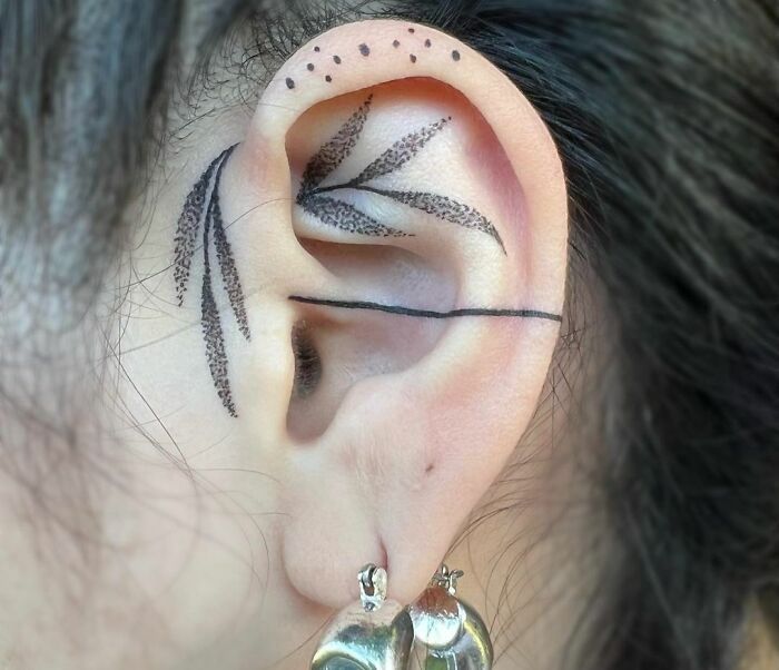 42 ideias de tatuagens de orelha que vão de sutil a selvagem 2