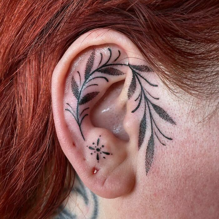 42 ideias de tatuagens de orelha que vão de sutil a selvagem 15
