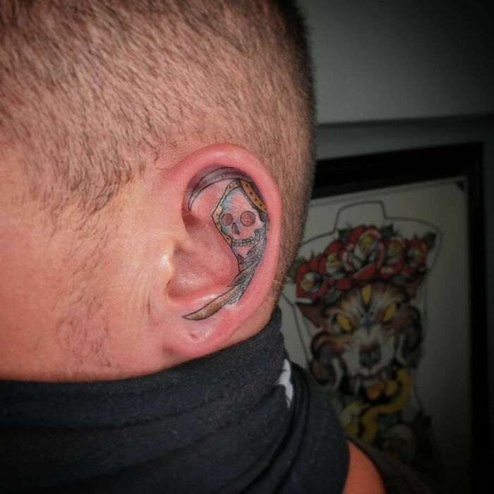 42 ideias de tatuagens de orelha que vão de sutil a selvagem 33