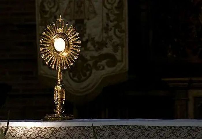 Corpus Christi: Uma reflexão sobre a presença de Cristo na vida cotidiana 1