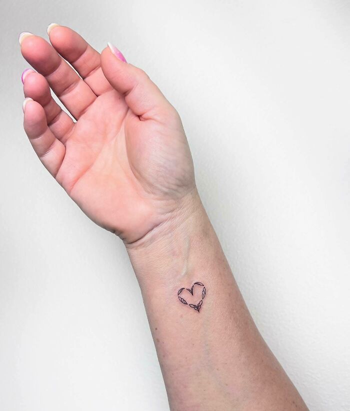 44 tatuagens para mães: Expressando o vínculo precioso com ideias criativas 29