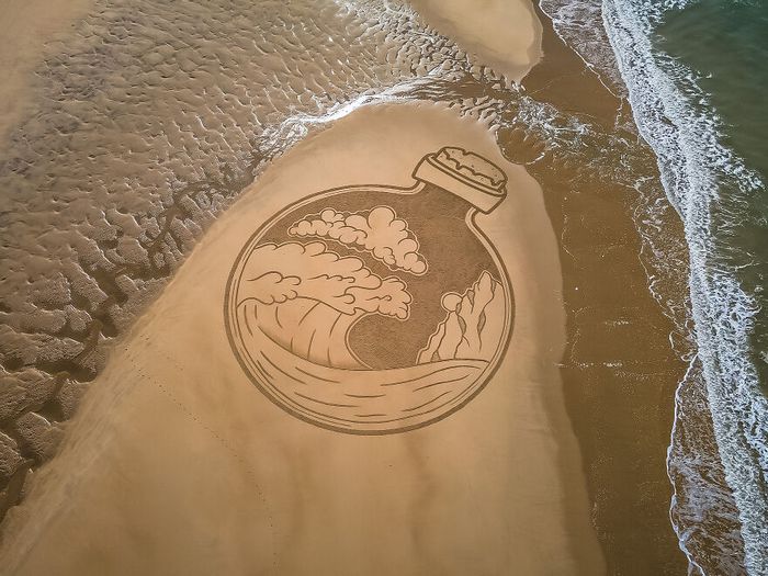 Artista produz grandiosas obras de arte na areia da praia (32 fotos) 8 Artista produz grandiosas obras de arte na areia da praia (32 fotos) 8