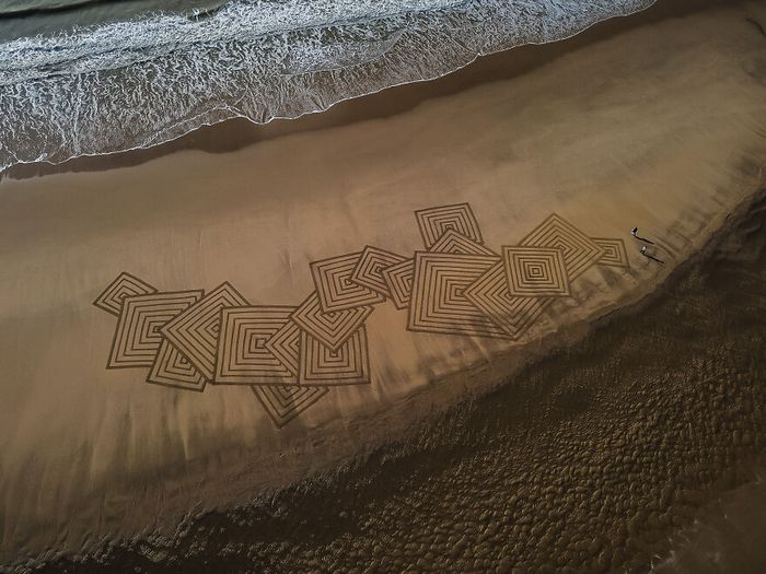 Artista produz grandiosas obras de arte na areia da praia (32 fotos) 9 Artista produz grandiosas obras de arte na areia da praia (32 fotos) 9