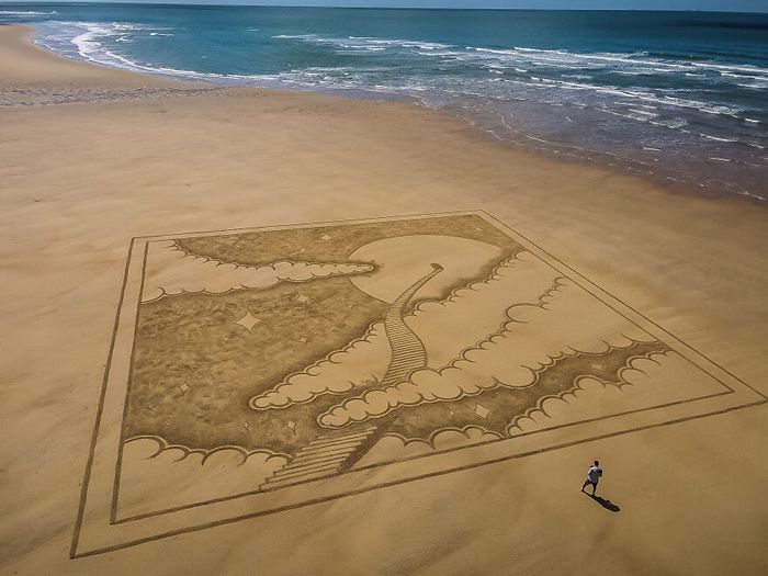 Artista produz grandiosas obras de arte na areia da praia (32 fotos) 15