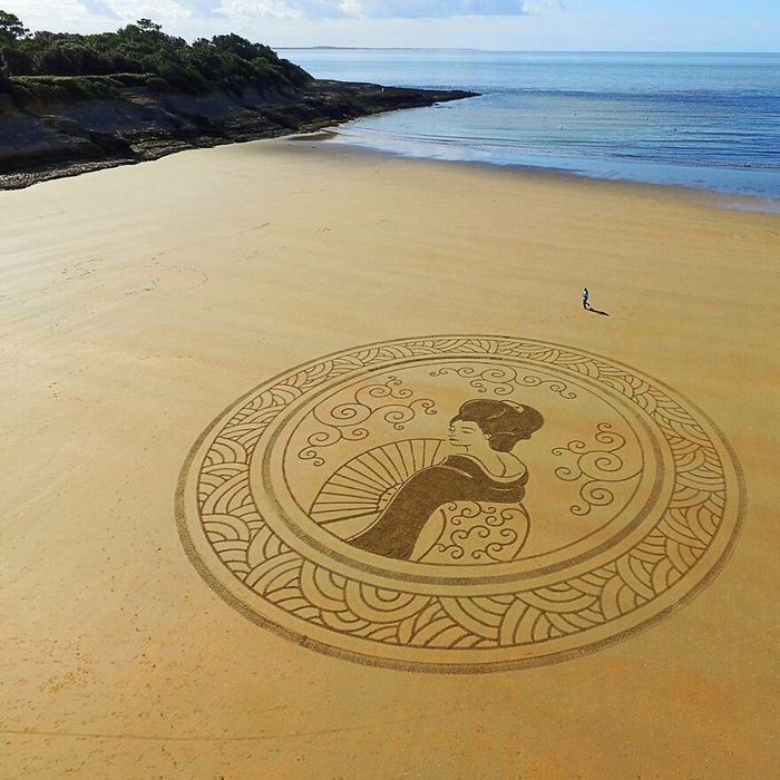 Artista produz grandiosas obras de arte na areia da praia (32 fotos) 20