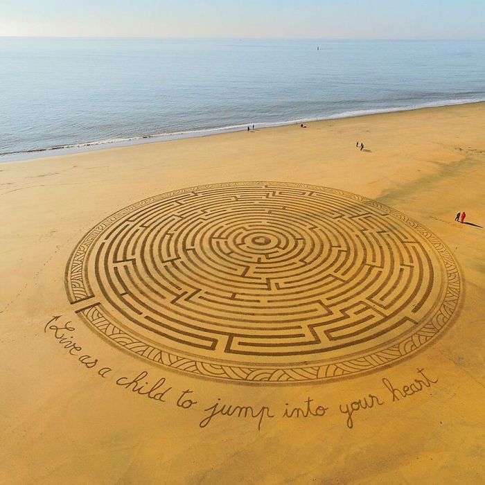 Artista produz grandiosas obras de arte na areia da praia (32 fotos) 21