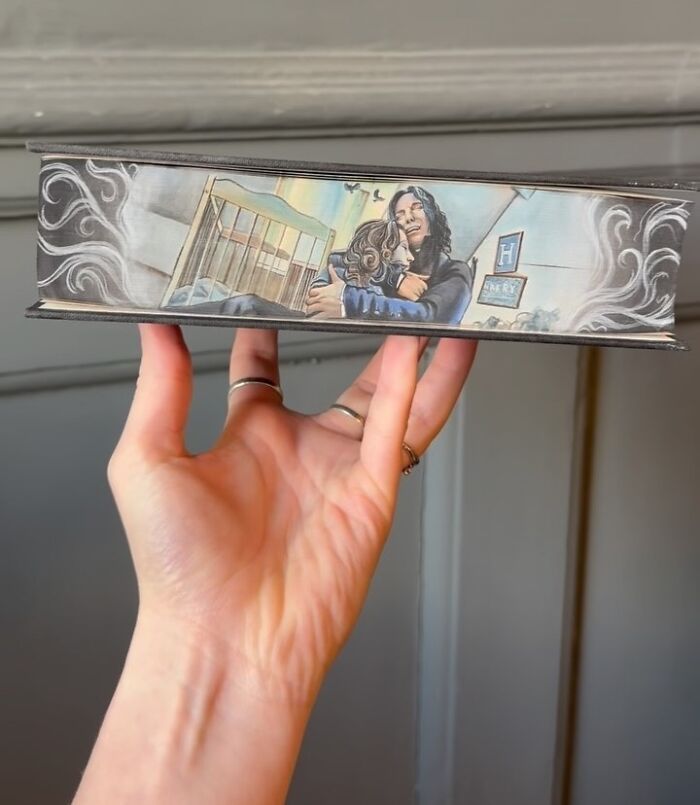 42 desenhos irados nas beiradas dos livros famosos feitos por essa artista! 8