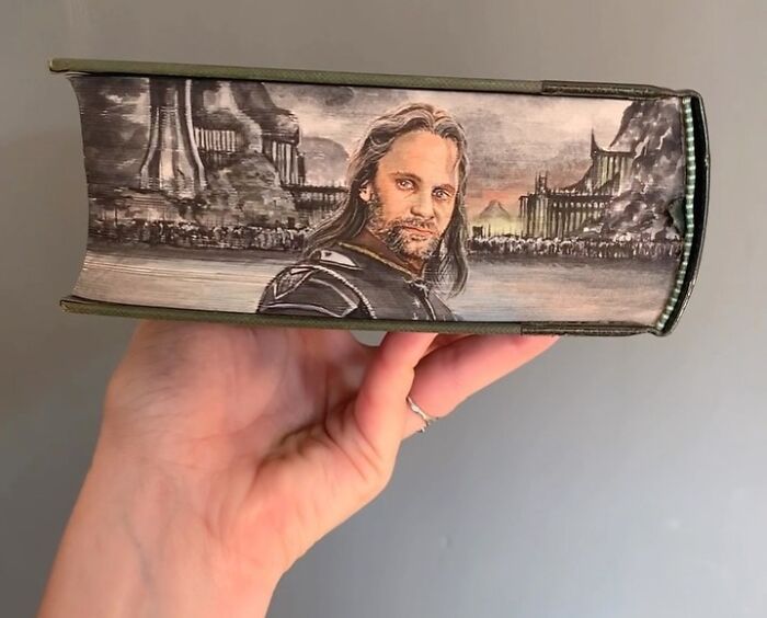 42 desenhos irados nas beiradas dos livros famosos feitos por essa artista! 18