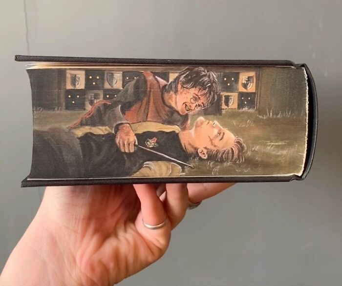 42 desenhos irados nas beiradas dos livros famosos feitos por essa artista! 22