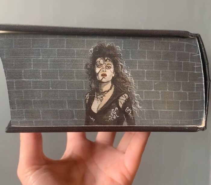 42 desenhos irados nas beiradas dos livros famosos feitos por essa artista! 35