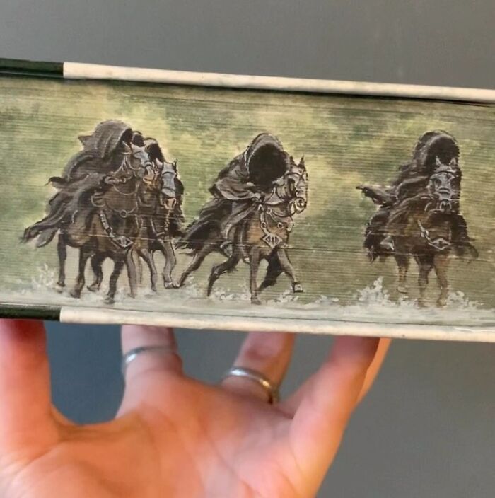 42 desenhos irados nas beiradas dos livros famosos feitos por essa artista! 39