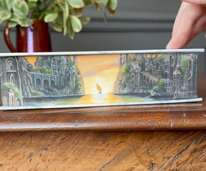 42 desenhos irados nas beiradas dos livros famosos feitos por essa artista! 41