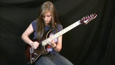 Adolescente impressiona ao imitar solo de guitarra de Eddie Van Halen 2
