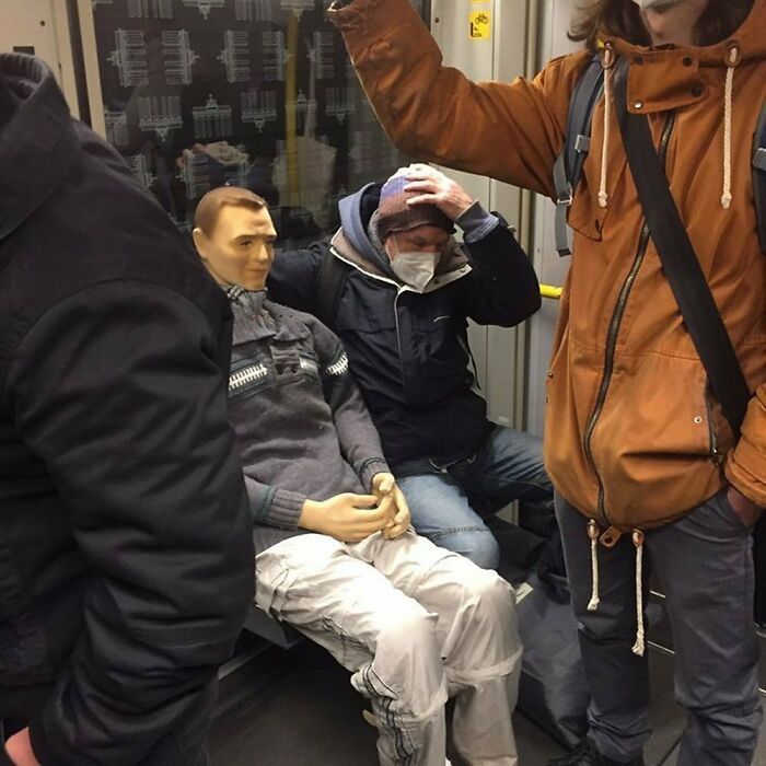 42 vezes que todo mundo precisou olhar duas vezes no metrô de Berlim 40