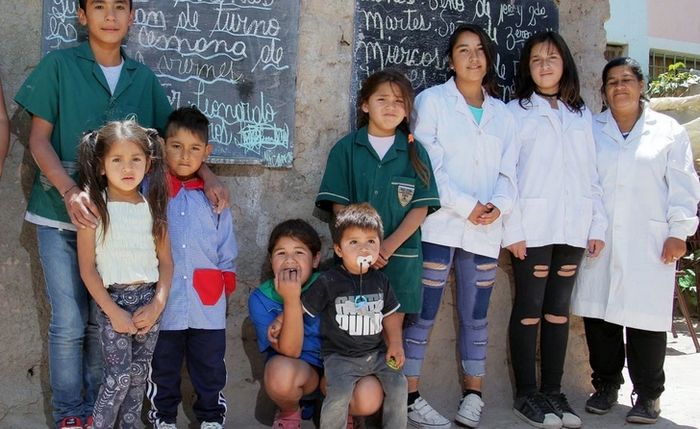 Menino de 12 anos constrói escola em casa para educar vizinhança 2 Menino de 12 anos constrói escola em casa para educar vizinhança 2