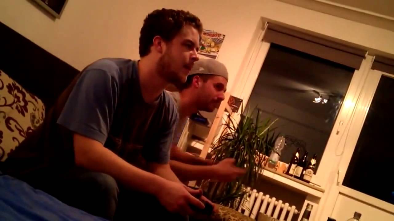 Épica reação de um jogador de Fifa 14 ao levar um gol aos 90 mim