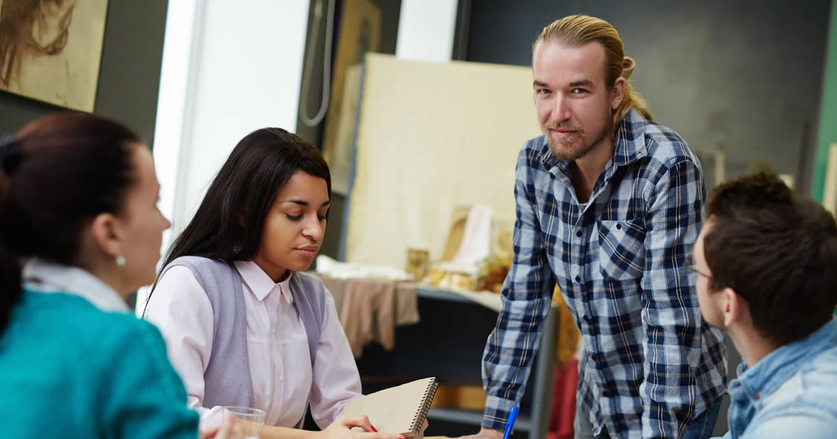 45 pensamentos aleatórios que passam pela cabeça de todos durante uma reunião chata 1