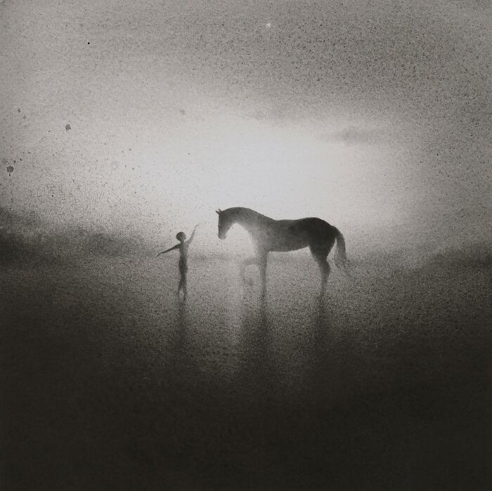 Arte encantadora de Elicia Edijanto: Aquarelas em preto e branco que capturam a inocência e a natureza 7