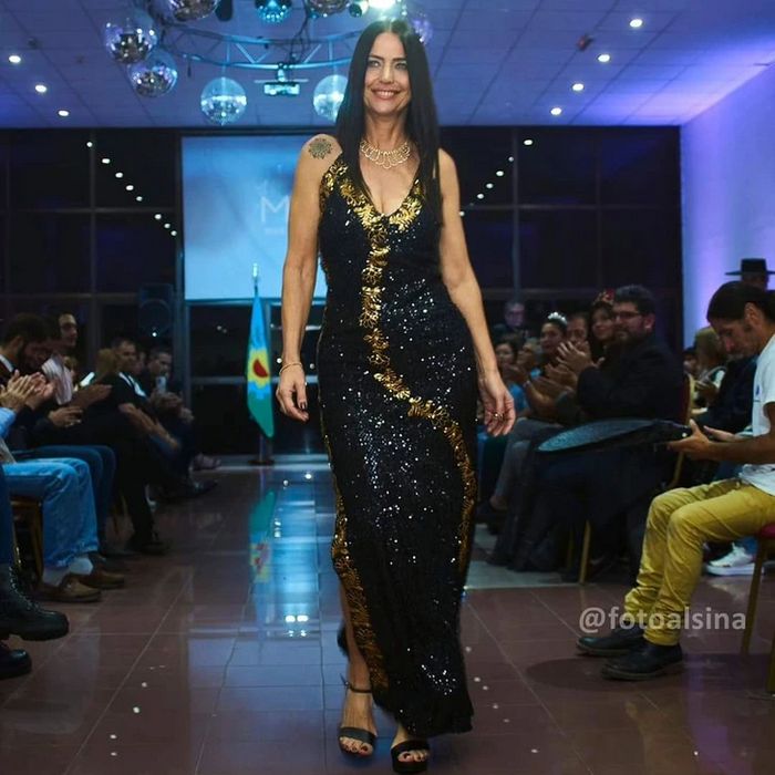 Surpreendente! Mulher de 60 anos que ganhou o título de Miss Universo em Buenos Aires 2