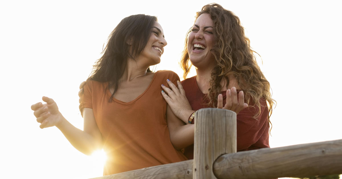 Elogios para amigas: 150 frases criativas e carinhosas para deixar o dia delas melhor! Elogios para amigas: 150 frases criativas e carinhosas para deixar o dia delas melhor!