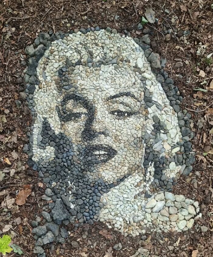 A arte efêmera de Justin Bateman: Mosaicos de pedra que contam histórias (32 fotos) 32