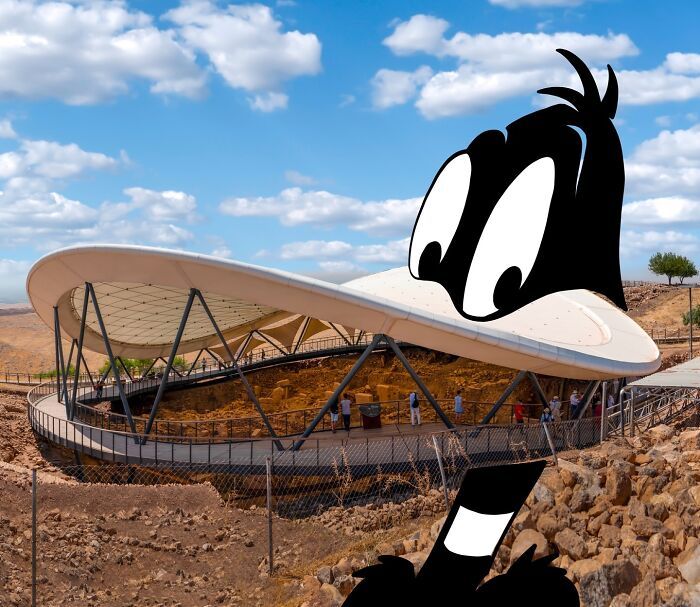 Robin Yayla: O artista que transforma monumentos em arte divertida (30 fotos) 2