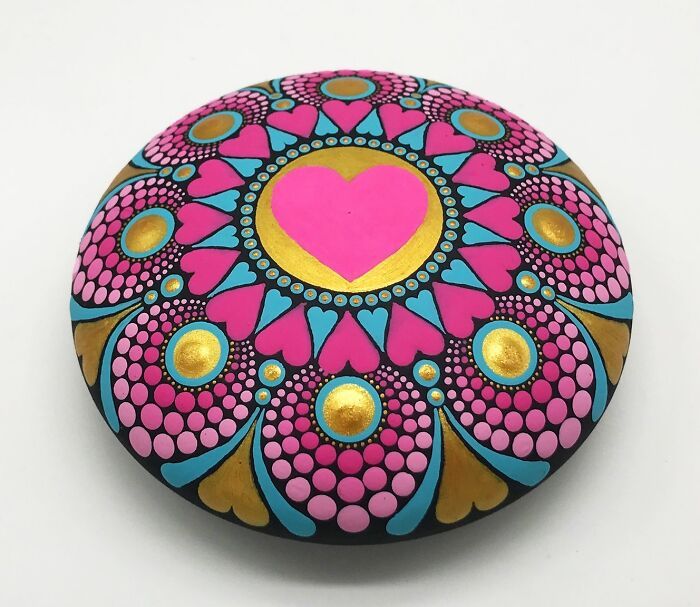 A arte surpreendente de Rafaela Santos: Mandalas em pedras que trazem paz e beleza (30 fotos) 6 A arte surpreendente de Rafaela Santos: Mandalas em pedras que trazem paz e beleza (30 fotos) 6