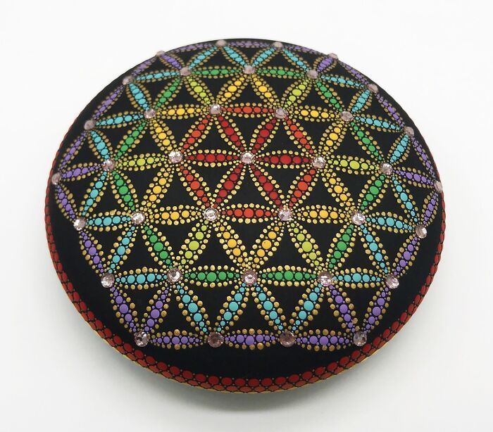 A arte surpreendente de Rafaela Santos: Mandalas em pedras que trazem paz e beleza (30 fotos) 7 A arte surpreendente de Rafaela Santos: Mandalas em pedras que trazem paz e beleza (30 fotos) 7