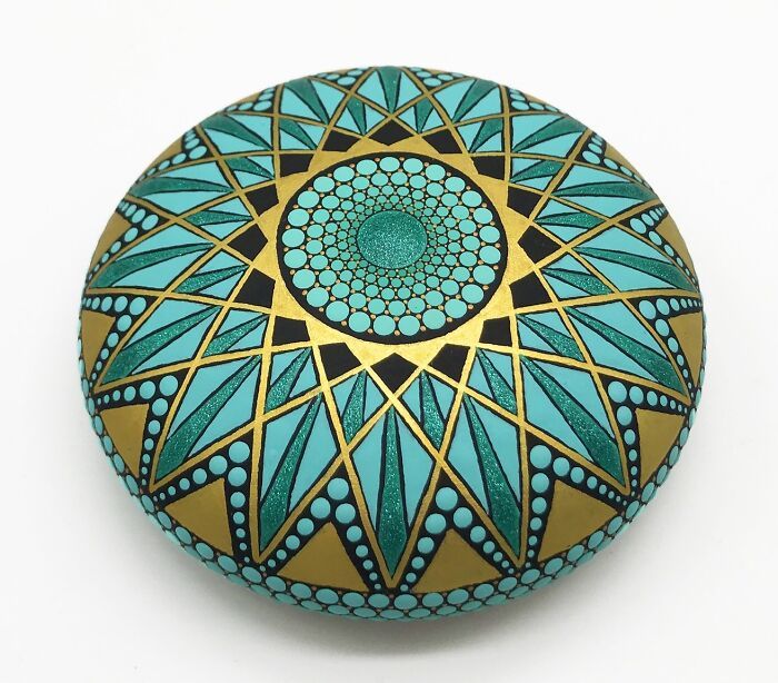 A arte surpreendente de Rafaela Santos: Mandalas em pedras que trazem paz e beleza (30 fotos) 8 A arte surpreendente de Rafaela Santos: Mandalas em pedras que trazem paz e beleza (30 fotos) 8