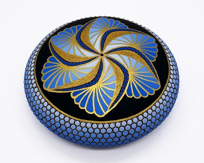 A arte surpreendente de Rafaela Santos: Mandalas em pedras que trazem paz e beleza (30 fotos) 12 A arte surpreendente de Rafaela Santos: Mandalas em pedras que trazem paz e beleza (30 fotos) 12