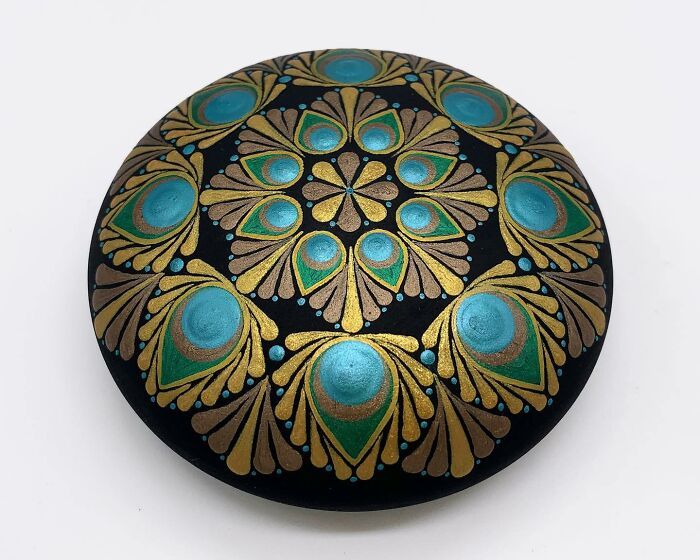A arte surpreendente de Rafaela Santos: Mandalas em pedras que trazem paz e beleza (30 fotos) 14 A arte surpreendente de Rafaela Santos: Mandalas em pedras que trazem paz e beleza (30 fotos) 14