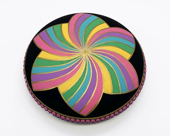 A arte surpreendente de Rafaela Santos: Mandalas em pedras que trazem paz e beleza (30 fotos) 19 A arte surpreendente de Rafaela Santos: Mandalas em pedras que trazem paz e beleza (30 fotos) 19