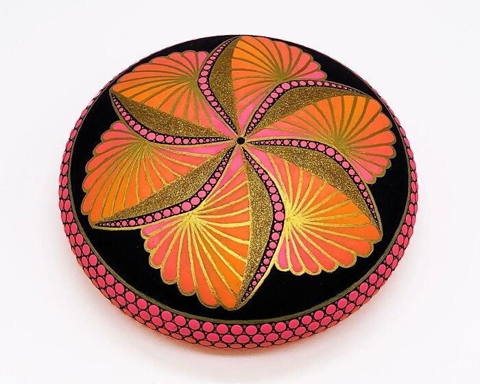 A arte surpreendente de Rafaela Santos: Mandalas em pedras que trazem paz e beleza (30 fotos) 24 A arte surpreendente de Rafaela Santos: Mandalas em pedras que trazem paz e beleza (30 fotos) 24