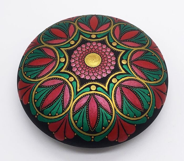 A arte surpreendente de Rafaela Santos: Mandalas em pedras que trazem paz e beleza (30 fotos) 26 A arte surpreendente de Rafaela Santos: Mandalas em pedras que trazem paz e beleza (30 fotos) 26