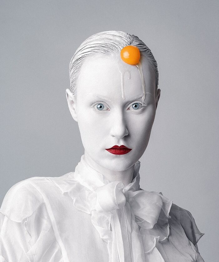 Flóra Borsi e seus autorretratos surreais que misturam humanos e animais (28 fotos) 14