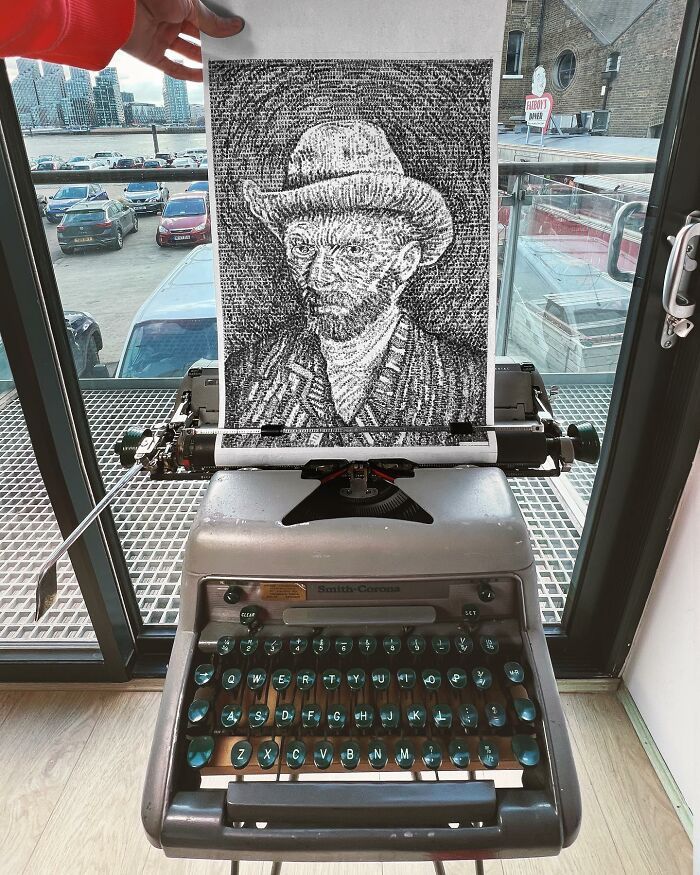 James Cook: O artista britânico que transforma máquinas de escrever em obras de arte surpreendentes (30 fotos) 15