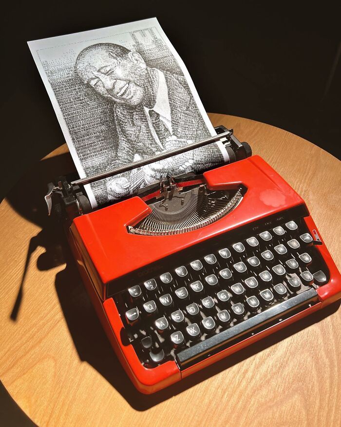 James Cook: O artista britânico que transforma máquinas de escrever em obras de arte surpreendentes (30 fotos) 27