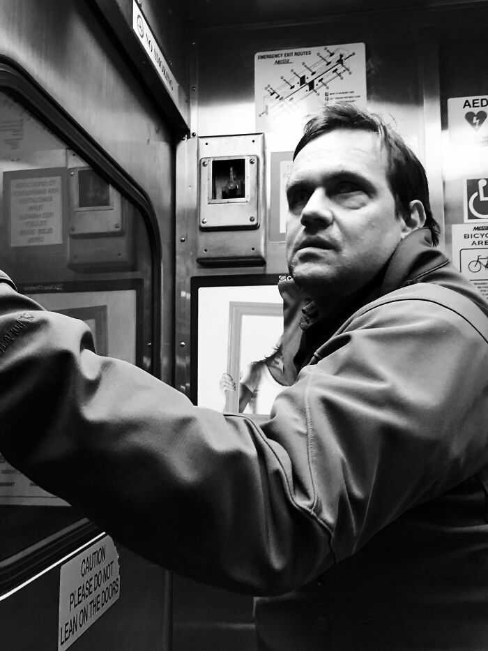 A arte de ver o invisível: Como Spiro Bolos transforma o caos urbano em poesia visual (32 fotos) 16