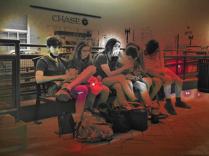 A arte de ver o invisível: Como Spiro Bolos transforma o caos urbano em poesia visual (32 fotos) 32