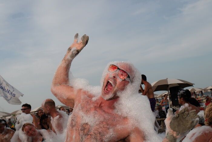 O inesperado das ruas: Como Luca Regoli transforma o cotidiano em surpresas fotográficas (34 fotos) 20